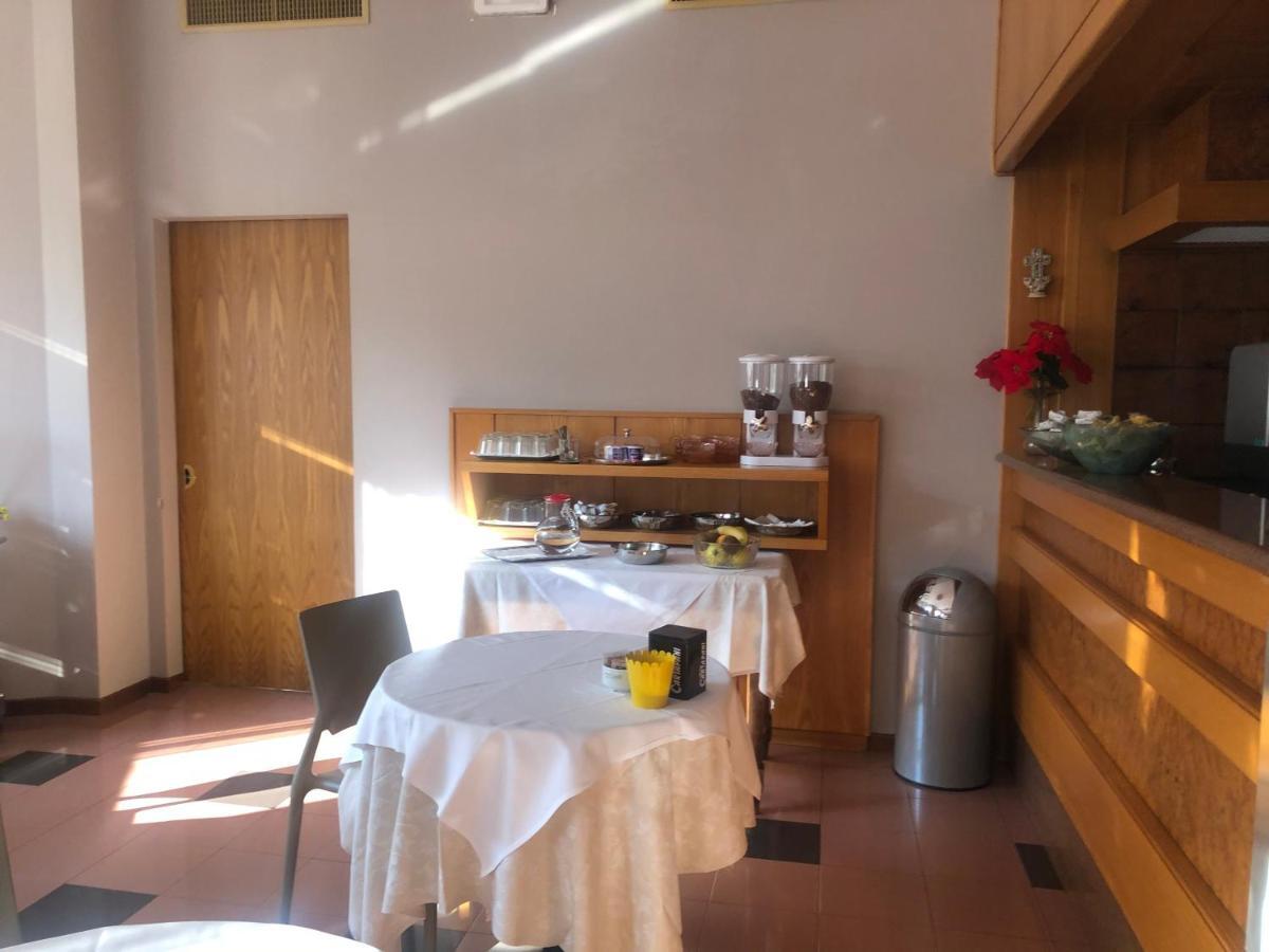 Albergo Casa Dell'Ospite Брешия Экстерьер фото